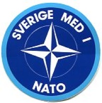 Sverige med i NATO. Självhäftande etikett.